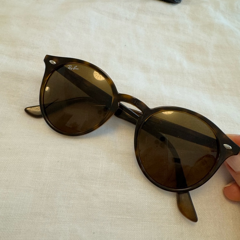 Ray-Ban RB2180 round sunglasses